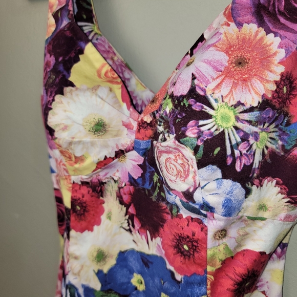 GUESS EUC Vibrant Multicolor "Ava April Showers" Bodycon Cotton Dress - Size 2 - Picture 5 of 12